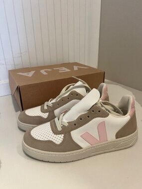 VEJA Sneakers Beige & Pink New with Box Size US 7